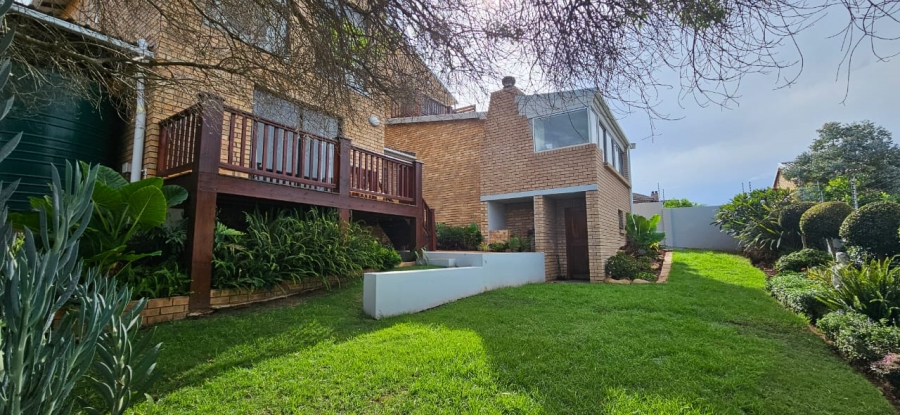 4 Bedroom Property for Sale in Wavecrest Eastern Cape